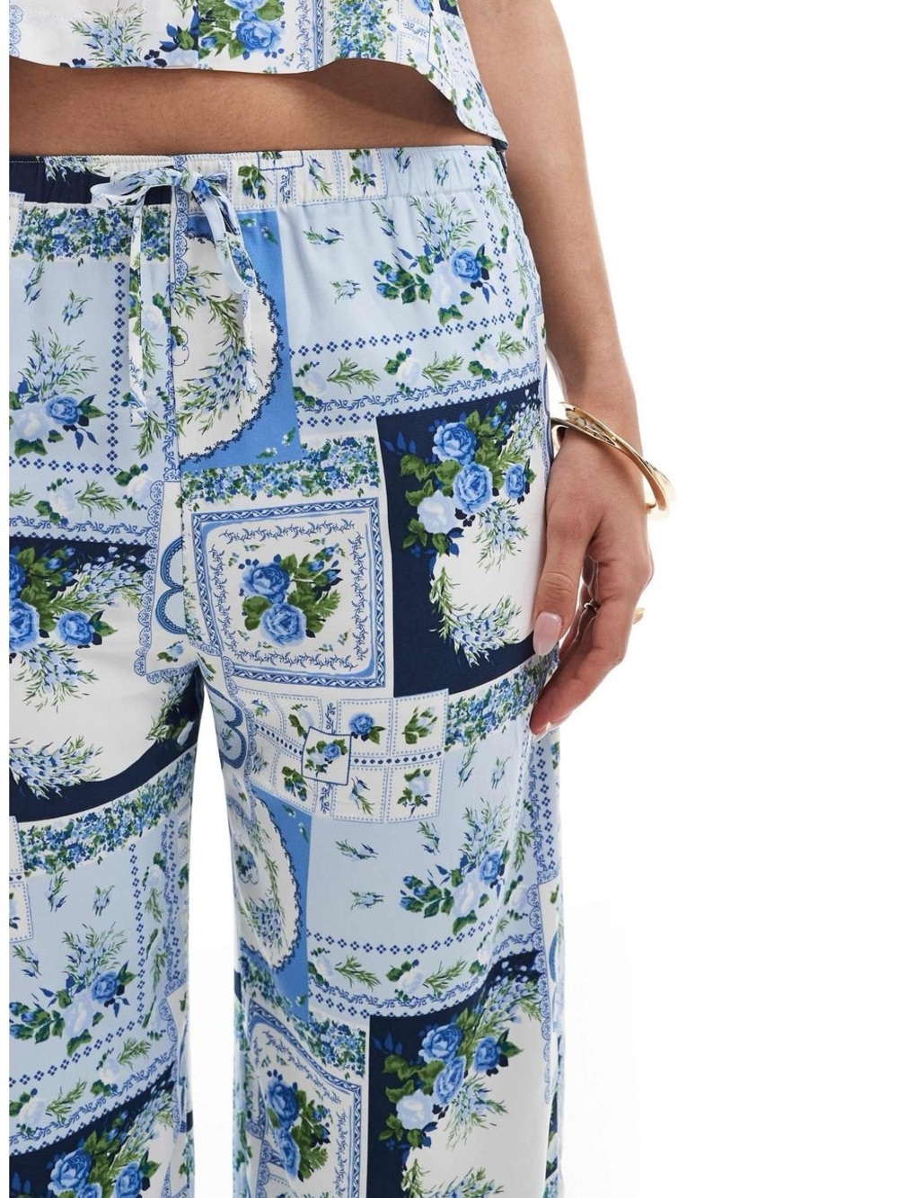 Abercrombie & Fitch Blue Floral Tile Pants S Short